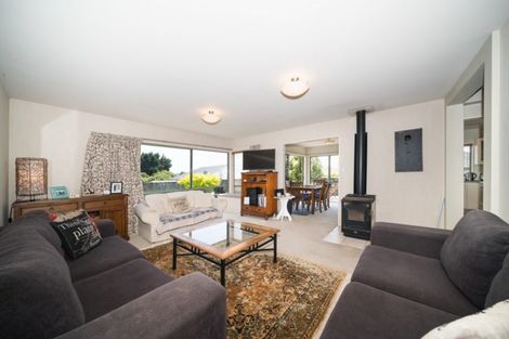 Photo of property in 5 Abby Road, Fitzherbert, Palmerston North, 4410