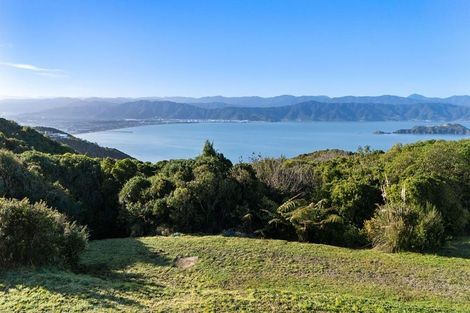 Photo of property in 221 Glanmire Road, Newlands, Wellington, 6037