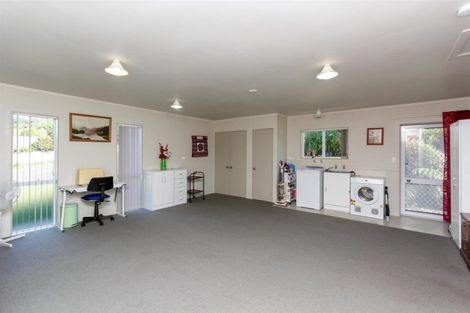 Photo of property in 6 Fantome Place, Whalers Gate, New Plymouth, 4310