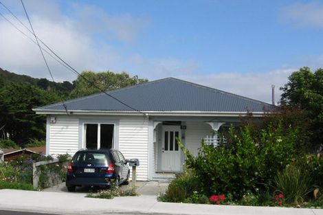 Photo of property in 30 Lucknow Terrace, Khandallah, Wellington, 6035