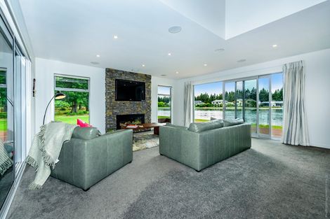 Photo of property in 28 Oakgrove Drive, Rangiora, 7400