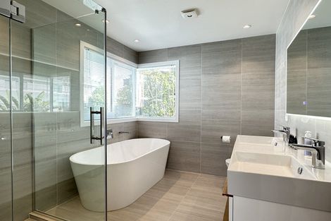 Photo of property in 7b Garadice Road, Rothesay Bay, Auckland, 0630