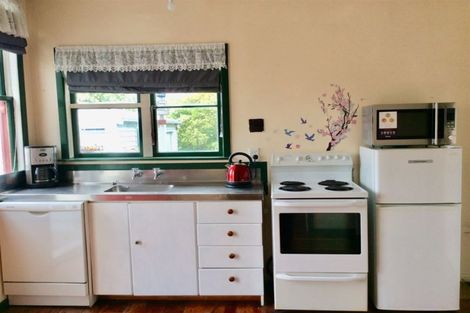 Photo of property in 6 Paraekaretu Street, Hunterville, 4730