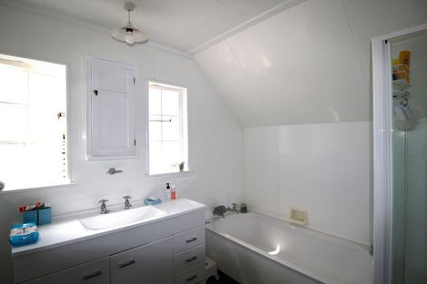 Photo of property in 76 Wharfe Street, South Hill, Oamaru, 9400