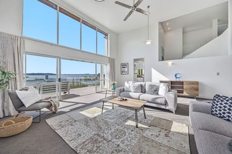 Photo of property in 15 Courtneys, West Harbour, Auckland, 0618