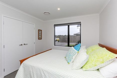 Photo of property in 17 Garrett Drive, Whalers Gate, New Plymouth, 4310