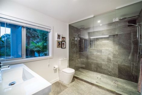 Photo of property in 36 Le Roy Terrace, Birkenhead, Auckland, 0626