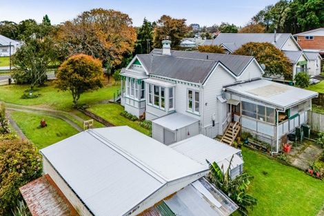 Photo of property in 18 Mills Street, Eltham, 4322