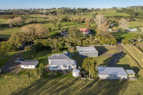 Photo of property in 290 Waitakere Road, Taupaki, 0782