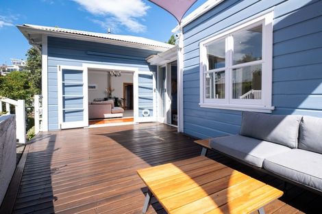 Photo of property in 8 Burns Road, Hospital Hill, Napier, 4110