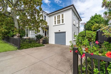 Photo of property in 75 Vauxhall Road, Devonport, Auckland, 0624