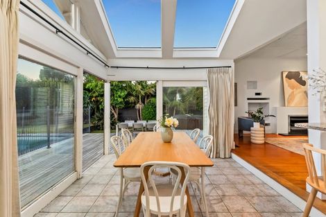 Photo of property in 8 Tiri Road, Milford, Auckland, 0620