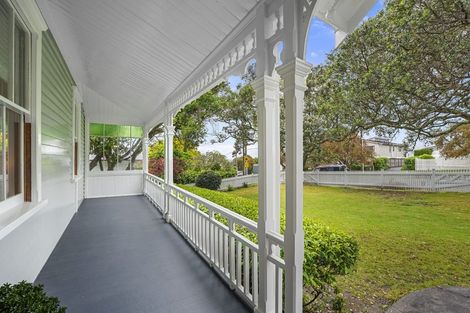 Photo of property in 30 Maritime Terrace, Birkenhead, Auckland, 0626