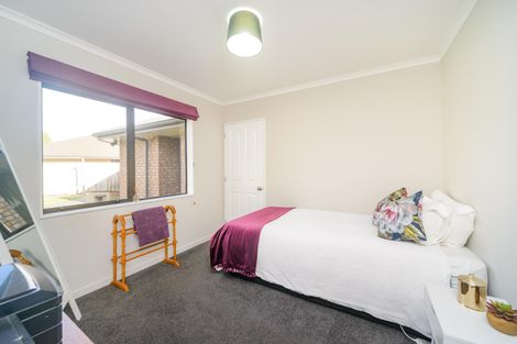 Photo of property in 14 Daniel Place, Kelvin Grove, Palmerston North, 4414
