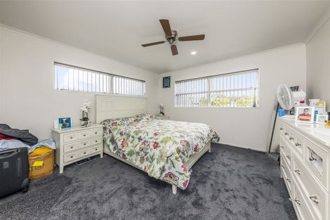 Photo of property in 22 Sarteano Drive, Manurewa, Auckland, 2105