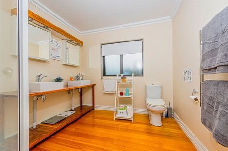 Photo of property in 10a Yule Place, Massey, Auckland, 0614