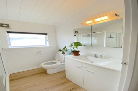 Photo of property in 1/23a Gladstone Road, Northcote, Auckland, 0627