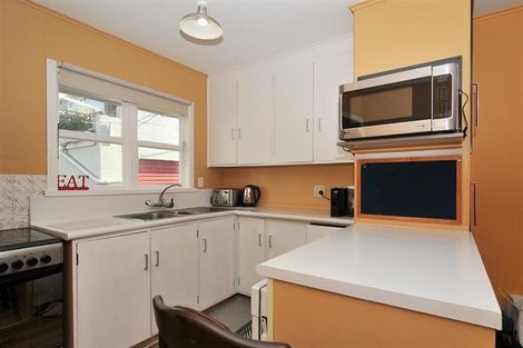 Photo of property in 10 Bellringer Crescent, Newlands, Wellington, 6037