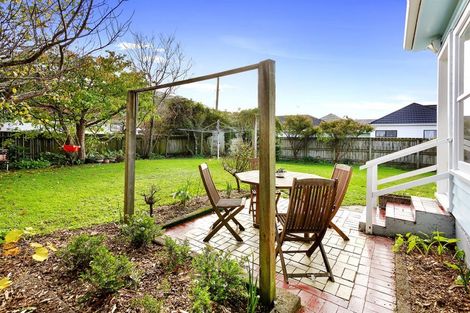 Photo of property in 25 Findlay Street, Tawa, Wellington, 5028