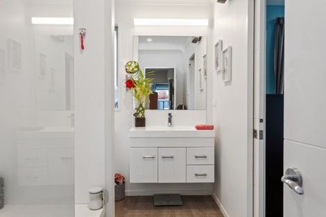 Photo of property in 24 Hills Road, Edgeware, Christchurch, 8013