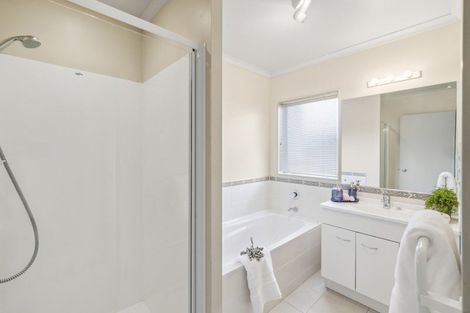 Photo of property in 14 Carisbrook Crescent, Papakura, 2110