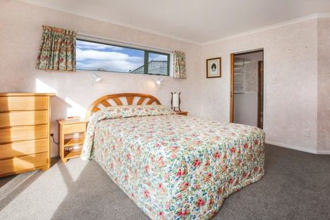 Photo of property in 80a Oxford Street, Tawa, Wellington, 5028