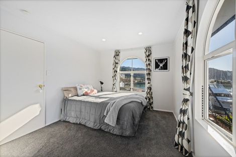 Photo of property in 37 Waikawa Road, Picton, 7220