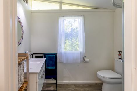 Photo of property in 91 Kauri Point Road, Laingholm, Auckland, 0604