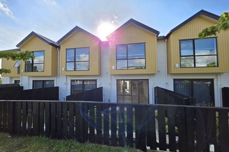 Photo of property in 4/2a Mantra Road, Massey, Auckland, 0614