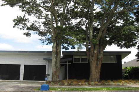 Photo of property in 2 Dublin Street, Pukekohe, 2120