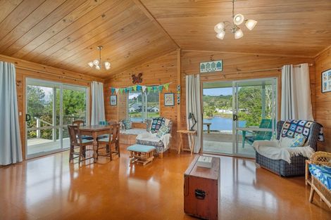 Photo of property in 10 Martin Place, Cooks Beach, Whitianga, 3591