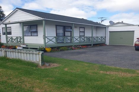 Photo of property in 29b Edgewater Parade, Waiuku, 2123