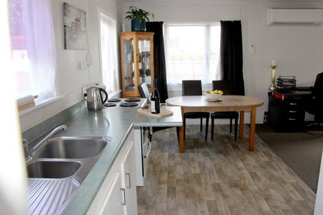 Photo of property in 2/5 Tokomaru Street, Welbourn, New Plymouth, 4312