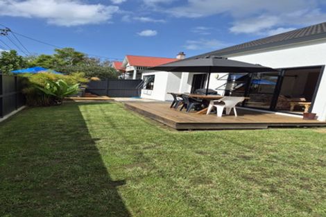 Photo of property in 1/14 Beresford Street, Bayswater, Auckland, 0622