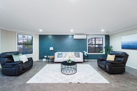 Photo of property in 30 South Kensington Way, Henderson, Auckland, 0612