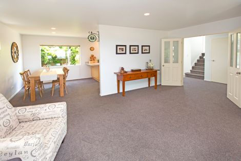 Photo of property in 3/39 Wade River Road, Stanmore Bay, Whangaparaoa, 0932