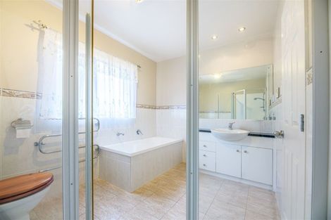 Photo of property in 39 Sapperton Drive, Henderson, Auckland, 0612