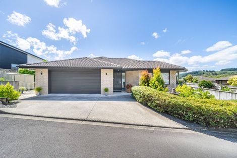 Photo of property in 4 Aragon Grove, Kingsley Heights, Upper Hutt, 5018