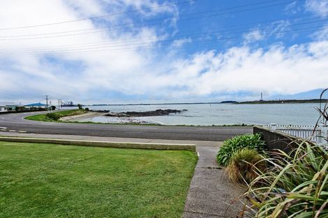Photo of property in 180 Marine Parade, Bluff, 9814