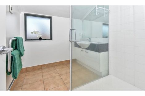 Photo of property in 2/11 The Rosebowl, Sunnyhills, Auckland, 2010