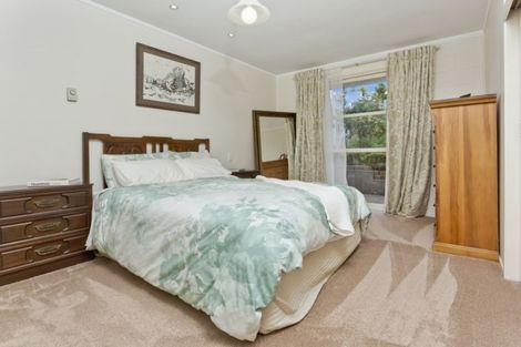 Photo of property in 547 Glenfield Road, Glenfield, Auckland, 0629