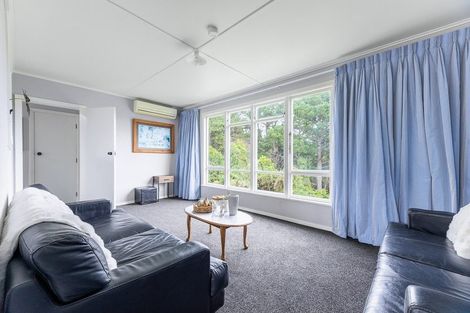 Photo of property in 76-78 Sievers Grove, Cannons Creek, Porirua, 5024