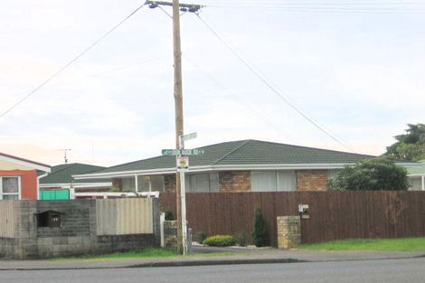 Photo of property in 1/193 Don Buck Road, Massey, Auckland, 0614