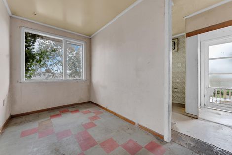 Photo of property in 12 Ozich Avenue, Te Atatu South, Auckland, 0610