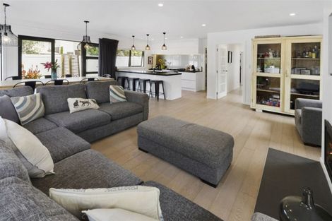 Photo of property in 11 Becroft Drive, Forrest Hill, Auckland, 0620