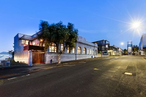 Photo of property in 29 Queen Street, New Plymouth, 4310
