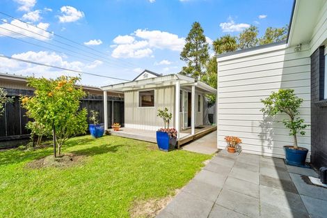Photo of property in 31 Centreway Road, Orewa, 0931