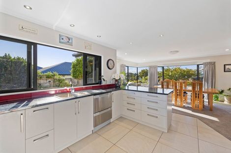 Photo of property in 27 Kinder Street, Acacia Bay, Taupo, 3330