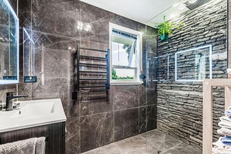 Photo of property in 77 Royal Road, Massey, Auckland, 0614