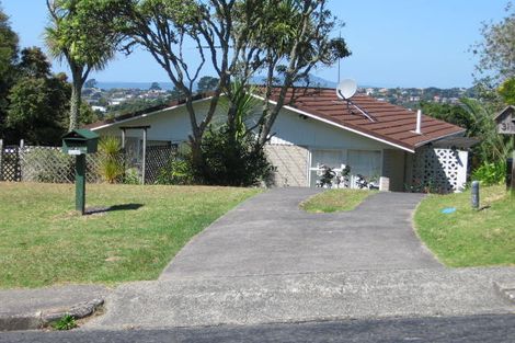 Photo of property in 1/31 Barker Rise, Northcross, Auckland, 0632